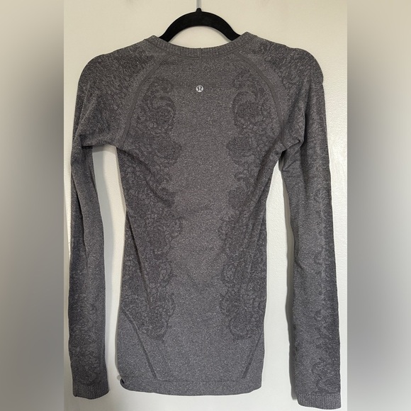 Lululemon Swiftly Tech Long Sleeve Lace Design Gray - Picture 5 of 7